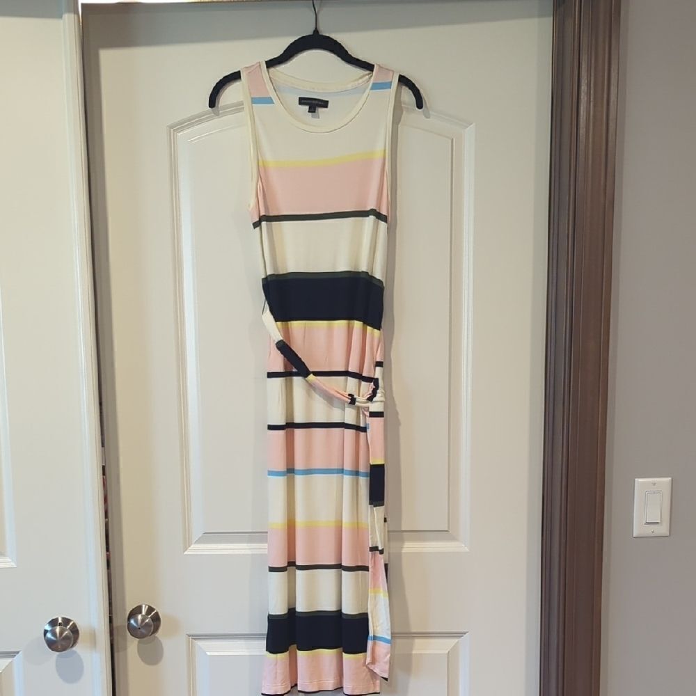 White and Black Sleeveless Midi Sundress with Scoop Neck